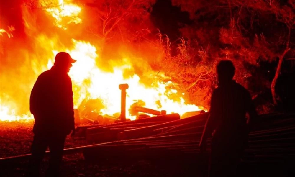 Φωτιά στα Εξαμίλια Κορινθίας - Άμεση παρέμβαση της πυροσβεστικής